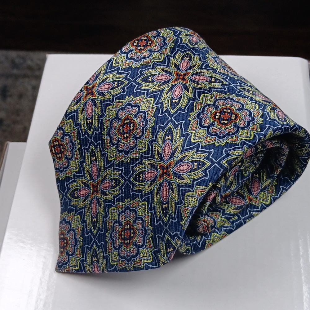 McKenzie Tribe handmade multicolor silk‎ tie Office Jacquard